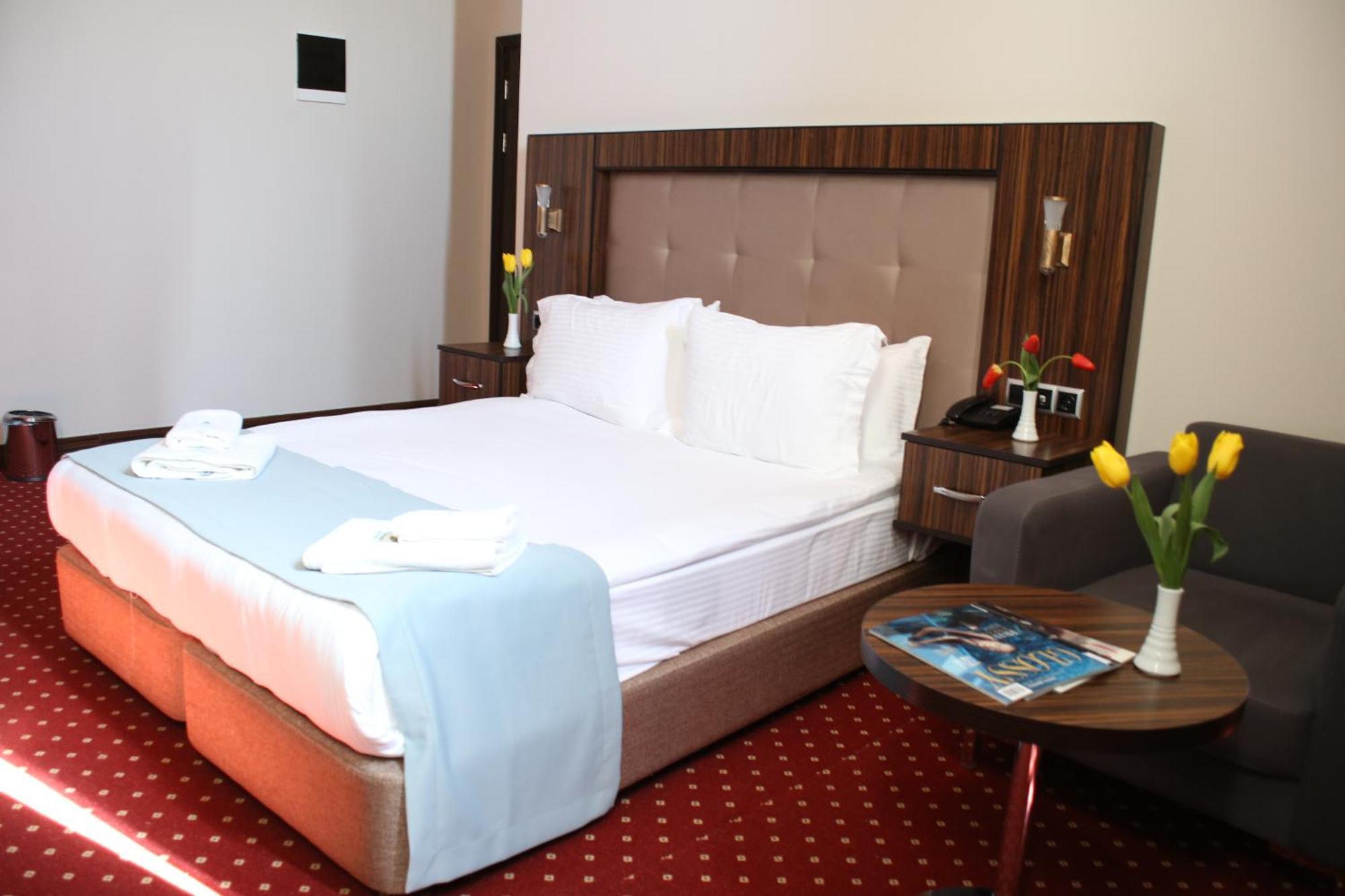 Legend Business Hotel Batumi Exterior photo