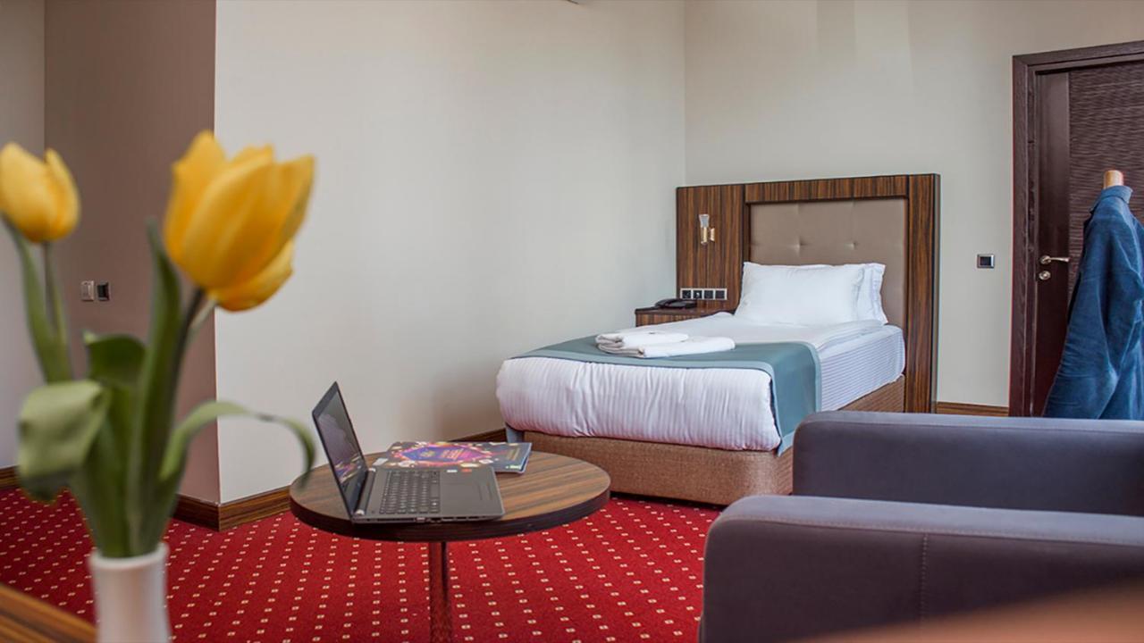 Legend Business Hotel Batumi Exterior photo