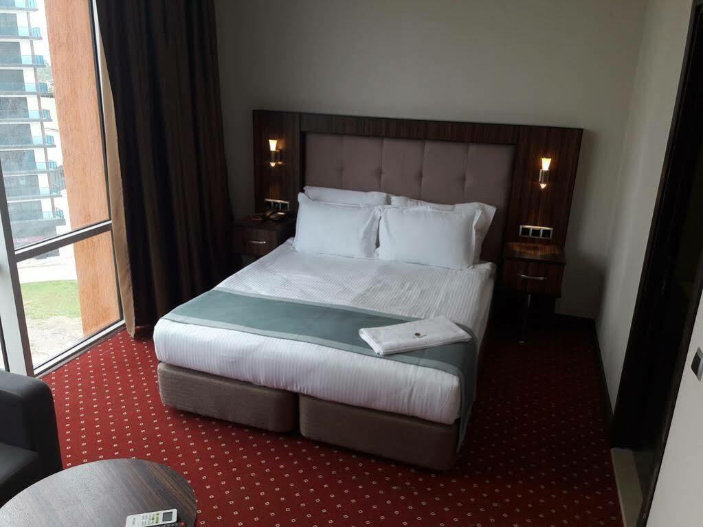 Legend Business Hotel Batumi Exterior photo